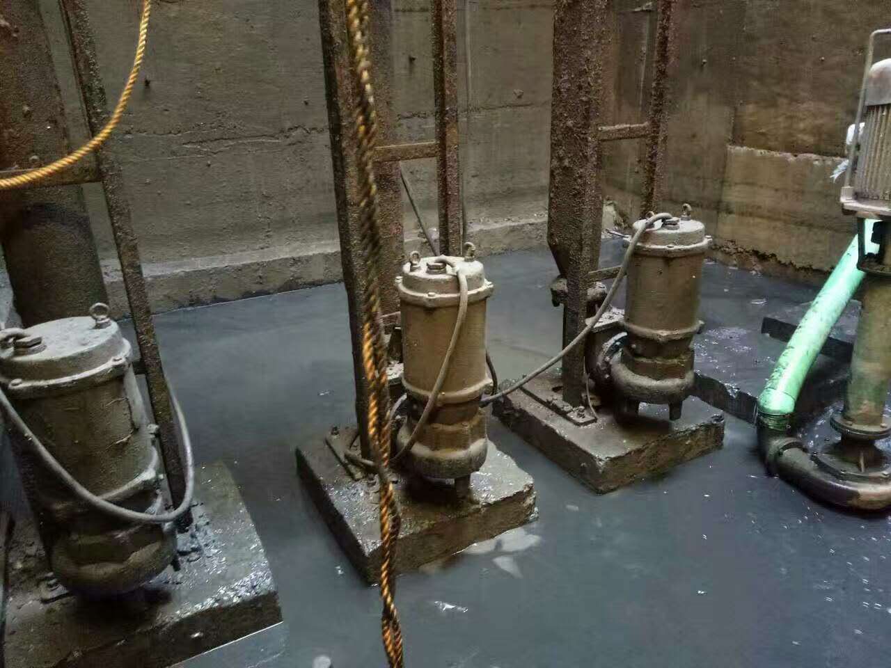 雨山污水池清理